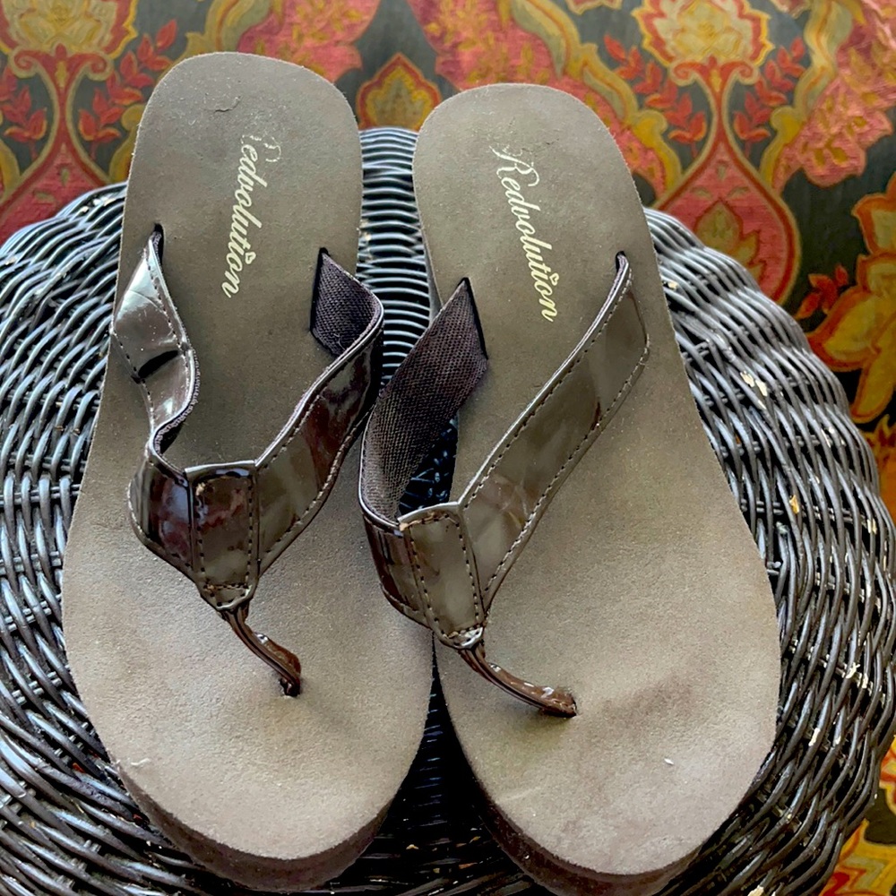 Redvolution brown platform flip flops